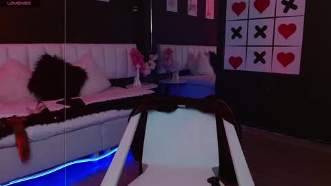 Meredith Alessandra online show from 6, 3, 2025