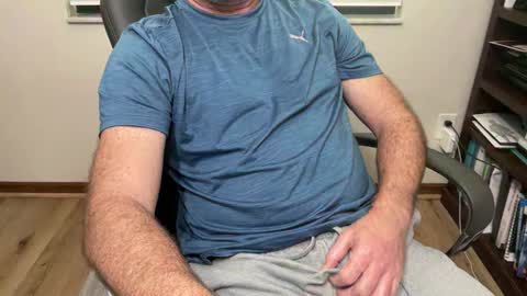 Snapshot of gqimage chatting on 10, 9, 2025 GQImage online show from 10, 9, 2025