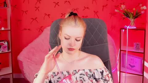 Grace Glamour online show from 22, 1, 2025