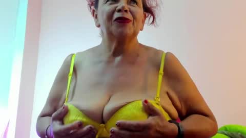 Snapshot of grandmother_milf chatting on 9, 1, 2025 Mi Name is violeta  online show from 9, 1, 2025