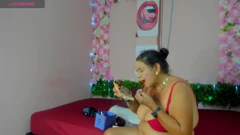 Snapshot of grandmother_milf chatting on 2, 2, 2025 Mi Name is violeta  online show from 2, 2, 2025