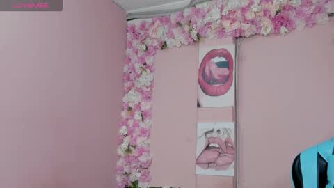 Snapshot of grandmother_milf chatting on 28, 9, 2025 Mi Name is violeta  online show from 28, 9, 2025