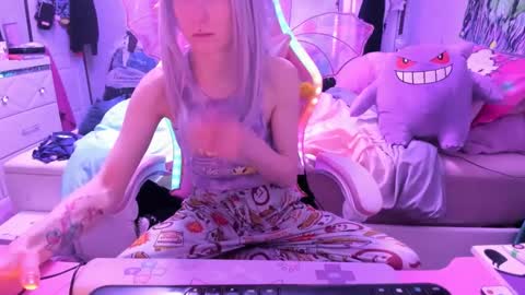Snapshot of greeneyedlovexo chatting on 20, 2, 2025 GreenEyedLovexo online show from 20, 2, 2025