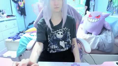 Snapshot of greeneyedlovexo chatting on 8, 3, 2025 GreenEyedLovexo online show from 8, 3, 2025