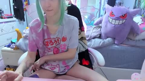 Snapshot of greeneyedlovexo chatting on 1, 10, 2025 GreenEyedLovexo online show from 1, 10, 2025