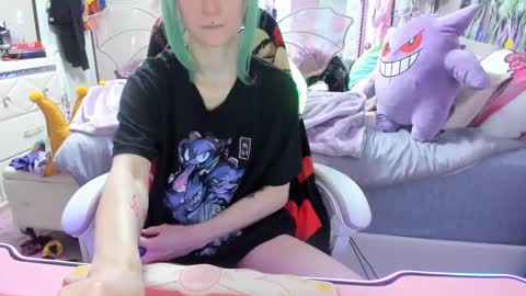Snapshot of greeneyedlovexo chatting on 9, 10, 2025 GreenEyedLovexo online show from 9, 10, 2025