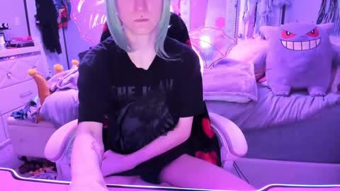 Snapshot of greeneyedlovexo chatting on 10, 10, 2025 GreenEyedLovexo online show from 10, 10, 2025