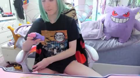 Snapshot of greeneyedlovexo chatting on 12, 10, 2025 GreenEyedLovexo online show from 12, 10, 2025