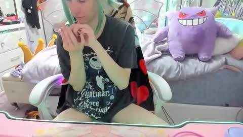 Snapshot of greeneyedlovexo chatting on 18, 10, 2025 GreenEyedLovexo online show from 18, 10, 2025
