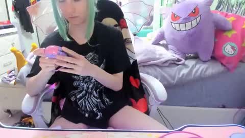 Snapshot of greeneyedlovexo chatting on 19, 10, 2025 GreenEyedLovexo online show from 19, 10, 2025