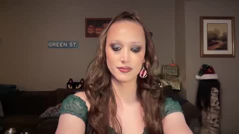 Snapshot of greenxxxqueen chatting on 8, 12, 2024 SexQueen Nikki online show from 8, 12, 2024