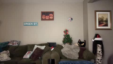 Snapshot of greenxxxqueen chatting on 21, 12, 2024 SexQueen Nikki online show from 21, 12, 2024