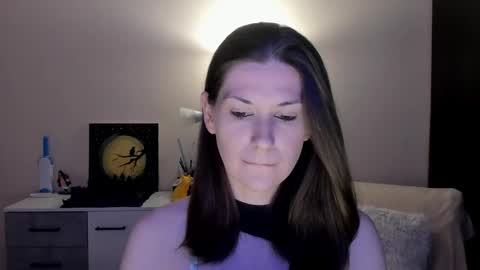 Snapshot of gretamiln chatting on 28, 9, 2025 Greta online show from 28, 9, 2025