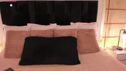 Greta Velvet  online show from 11, 4, 2026