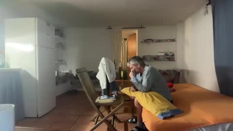 guardiannif_ online show from 9, 2, 2026