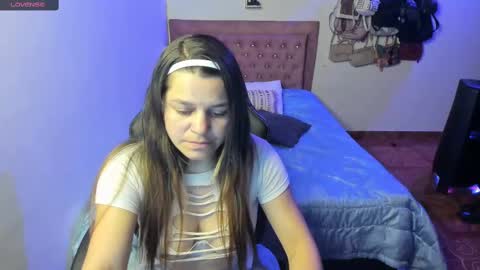 Hello Im Julieta Im 25 years old welcome to my room have fun and be happy. online show from 2, 3, 2025