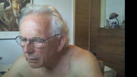 Snapshot of gulfcoast1952 chatting on 29, 6, 2026 Roy online show from 29, 6, 2026