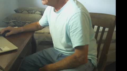 Snapshot of gulfcoast1952 chatting on 30, 6, 2026 Roy online show from 30, 6, 2026