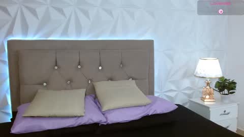 Gwen Drew online show from 18, 2, 2026