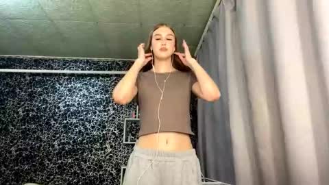 Gwen online show from 3, 10, 2025