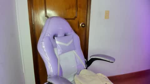 gyal_8_ online show from 8, 11, 2025