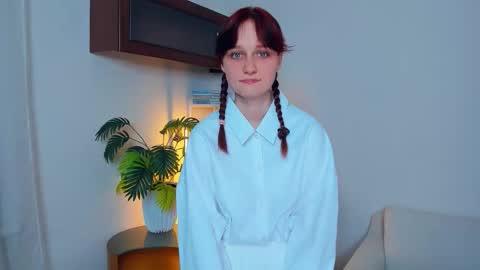 Kelly  Lilly online show from 12, 9, 2025