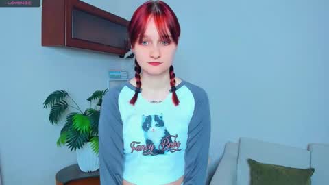 Kelly  Lilly online show from 8, 11, 2025