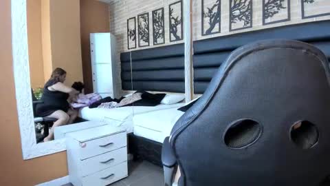 hadelyn_lee online show from 25, 3, 2026