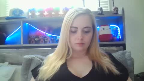 Snapshot of haileyakuma69 chatting on 2, 3, 2025 Hailey and d online show from 2, 3, 2025