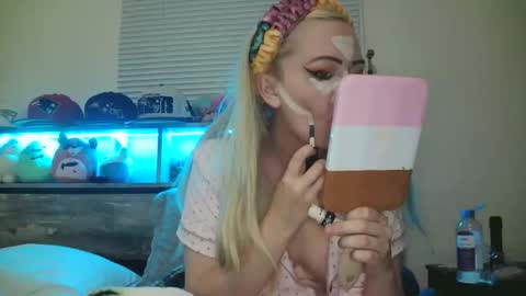 Snapshot of haileyakuma69 chatting on 12, 11, 2025 Hailey and d online show from 12, 11, 2025