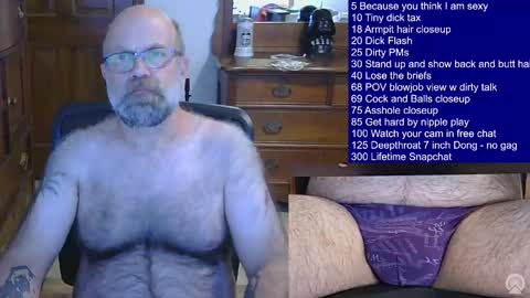 Snapshot of hairydaddybear69 chatting on 12, 9, 2025 HairyDaddyBear69 online show from 12, 9, 2025