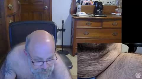 Snapshot of hairydaddybear69 chatting on 18, 9, 2025 HairyDaddyBear69 online show from 18, 9, 2025