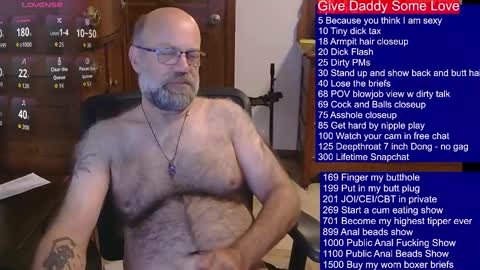 Snapshot of hairydaddybear69 chatting on 9, 10, 2025 HairyDaddyBear69 online show from 9, 10, 2025