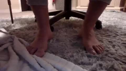 Snapshot of hairydaddyfeet chatting on 18, 11, 2025 Hairy Daddy Feet online show from 18, 11, 2025