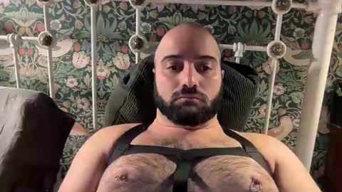 Hairy Guy online show from 26, 11, 2025