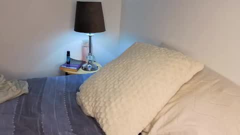 Independent       model  online show from 26, 10, 2025