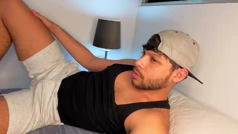 Independent       model  online show from 28, 10, 2025