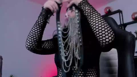 halley_ravenn online show from 18, 5, 2026