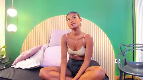 Halley Lorens online show from 11, 2, 2026