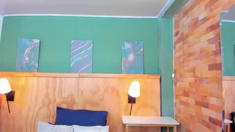 Halley Lorens online show from 6, 4, 2026