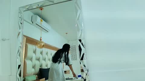 Hallie Stone online show from 11, 4, 2026