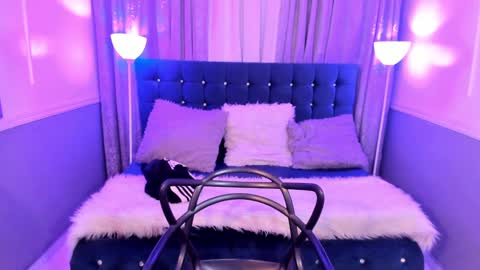 Halls Red online show from 9, 1, 2025