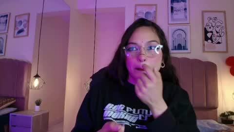 hanabie_ online show from 22, 4, 2026