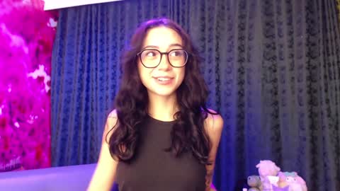 Snapshot of hanaku_8 chatting on 11, 1, 2025 Hanaku online show from 11, 1, 2025