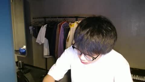 handsome_mannn online show from 3, 12, 2025