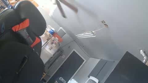 handystud33 online show from 17, 4, 2026