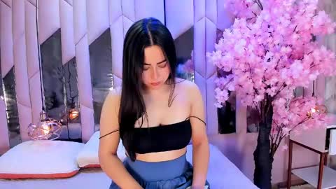 hannacollins_2 online show from 14, 4, 2026