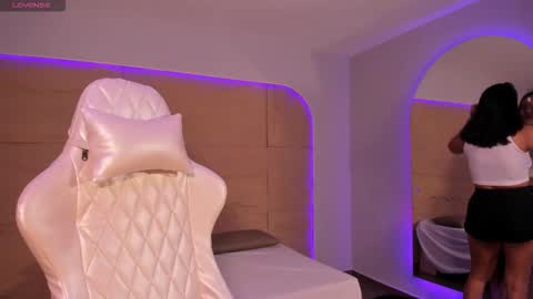 hannahmonttgomery  Help me reach 100 Hands up online show from 1, 12, 2025