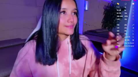 hannahmonttgomery  Help me reach 100 Hands up online show from 23, 6, 2026