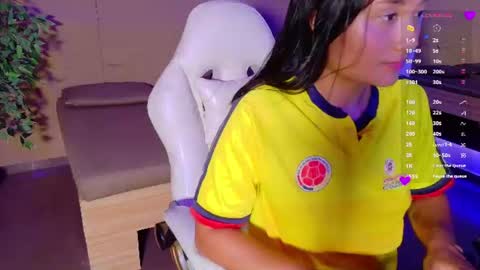 hannahmonttgomery  Help me reach 100 Hands up online show from 27, 6, 2026